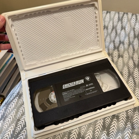Chicken Run VHS - Picture 3 of 4